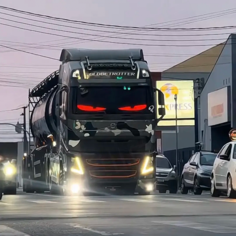 卡车恶魔之眼led显示屏大货车汽车灯眨眼智能车贴氛围动态小车suv