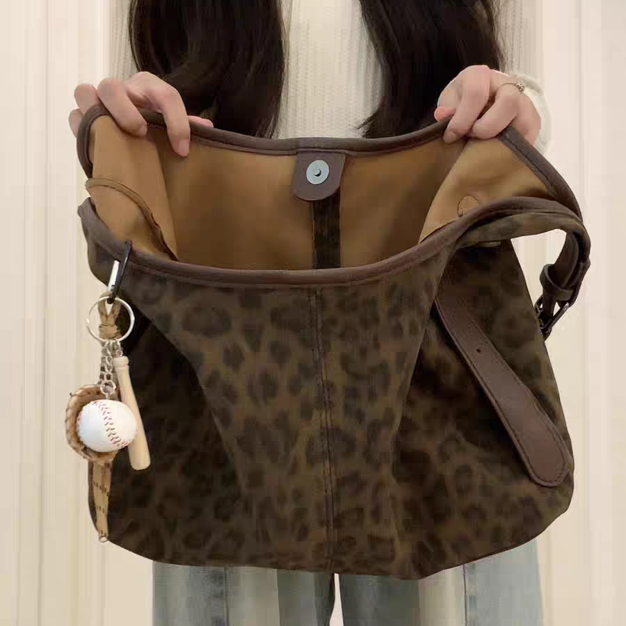 韩系慵懒风大容量豹纹斜挎托特包2025秋冬新款复古通勤百搭单肩包