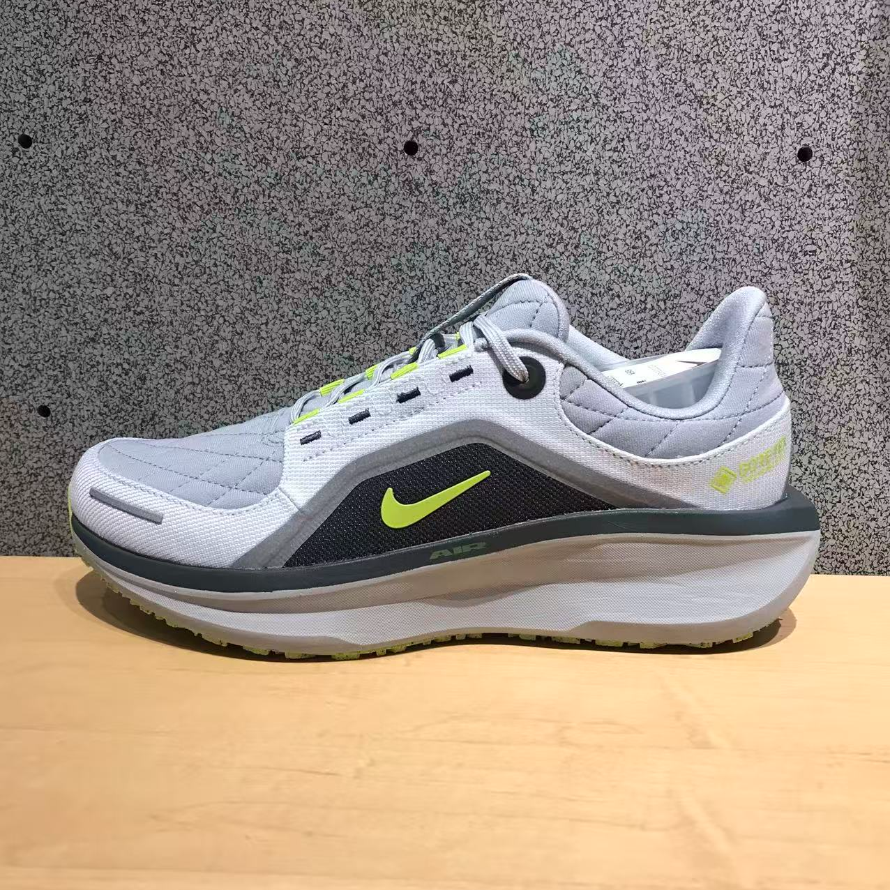 NIKE/耐克Winflo 11 GORE-TEX 男子黑色防水公路跑步鞋FQ1358005
