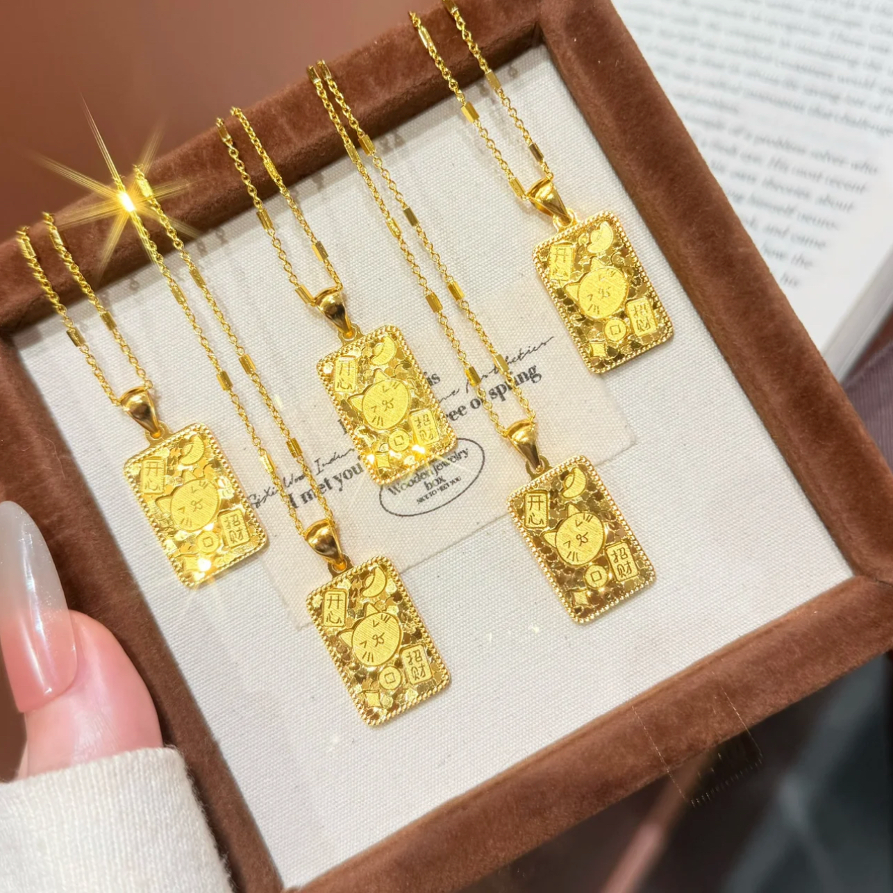 铜合金项链 新中式吉言小猫碎碎冰方牌吊坠招财猫闪项链甜美可爱