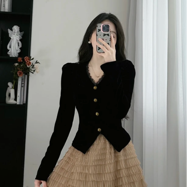 法式小香风蕾丝花边拼接金扣丝绒T恤显瘦气质长袖打底衫女内搭