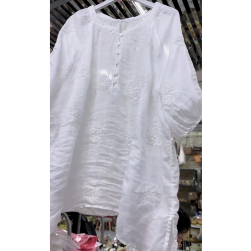 早秋新款女装时尚减龄别致圆领复古刺绣休闲洋气宽松文艺百搭上衣