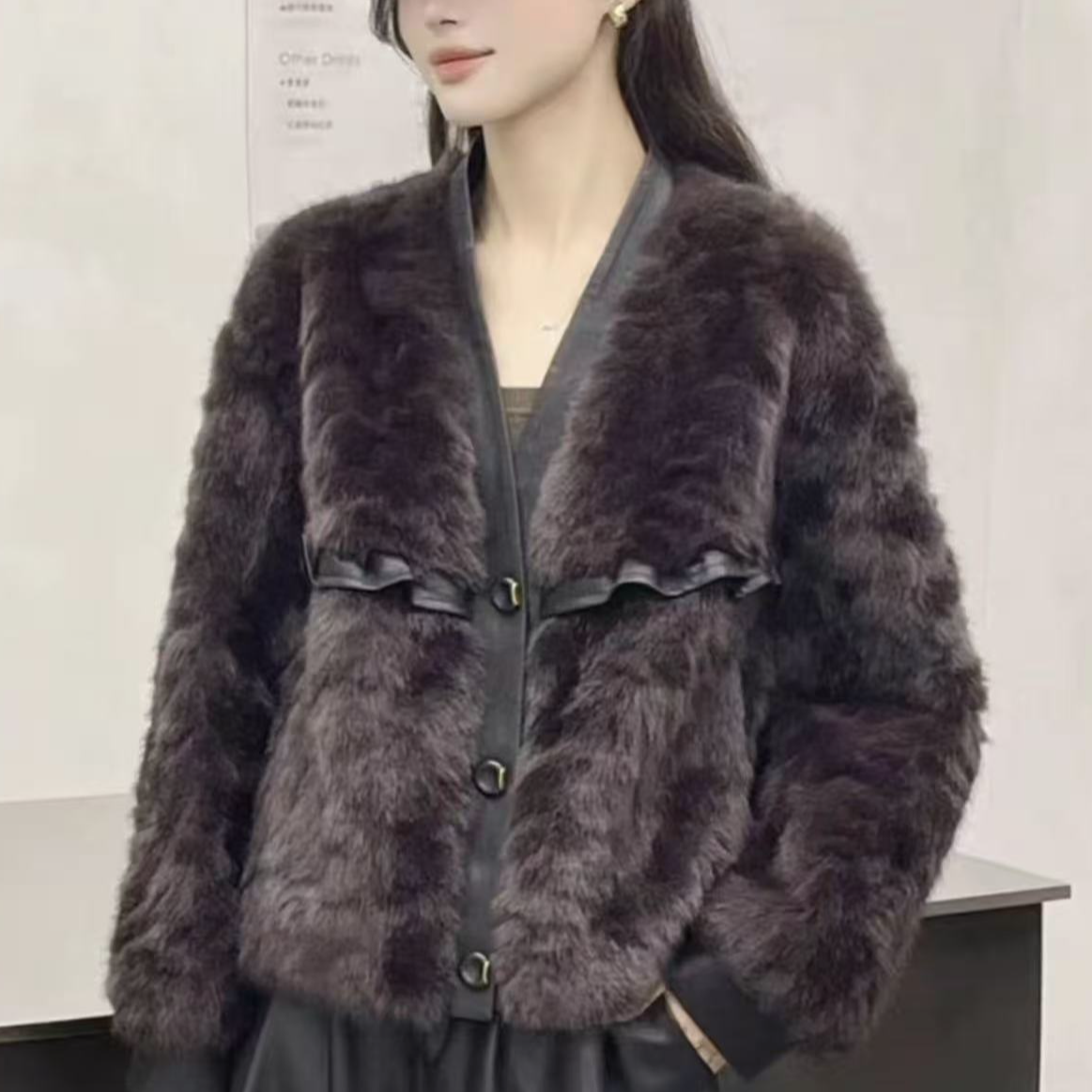 2025设计感小香风短款轻奢厚外套女皮毛一体冬季毛茸茸短外套