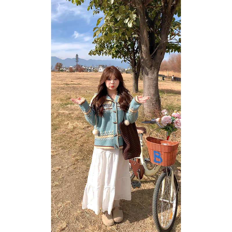 蓝色费尔岛毛衣牛角扣连帽开衫宽松韩版复古可爱毛球