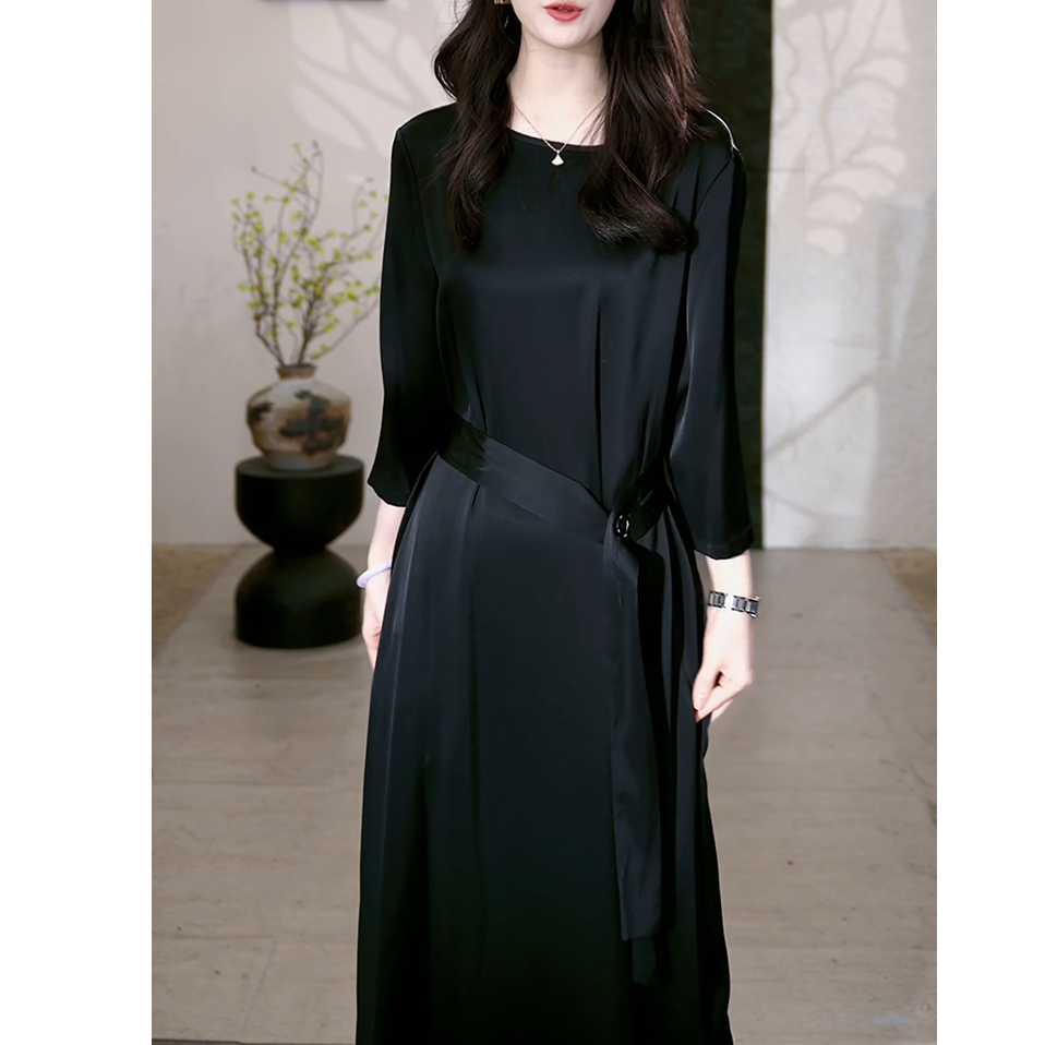 简约时尚百搭小黑裙女2025秋季新款高级感宽松绑带收腰显瘦中长裙