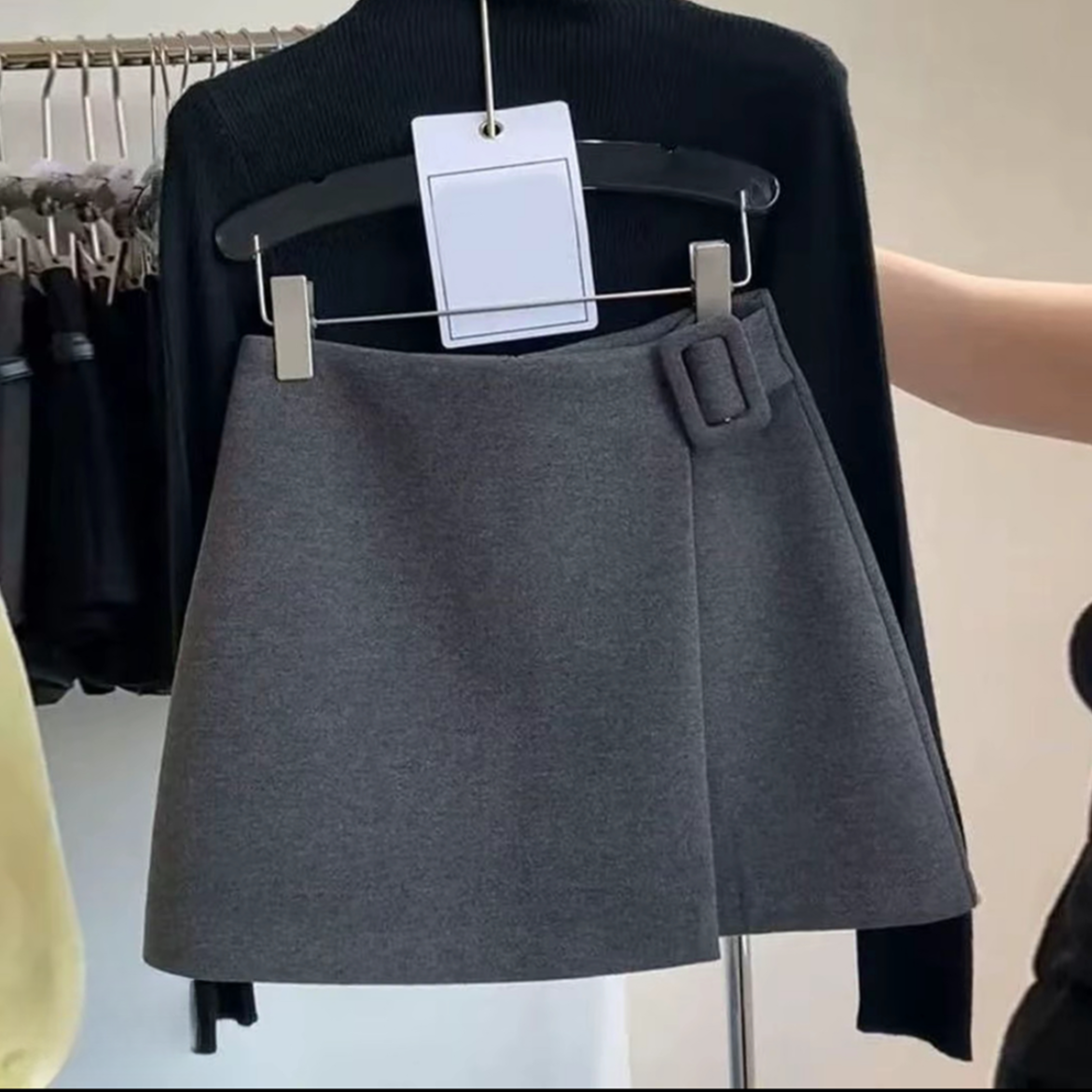 2025新款不规则开叉毛呢半身裙女高级秋冬款高腰显瘦a字包臀短裙