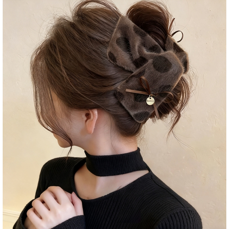 奶咖秋棕~布艺三角抓夹女2025新款波点鲨鱼夹大号盘发夹秋冬发饰