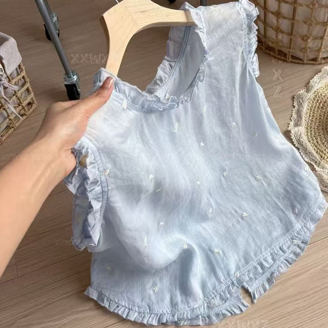 2025夏季刺绣常规款木耳韩版露肩遮肉衬衫娃娃衫蓝色小衫文艺上衣