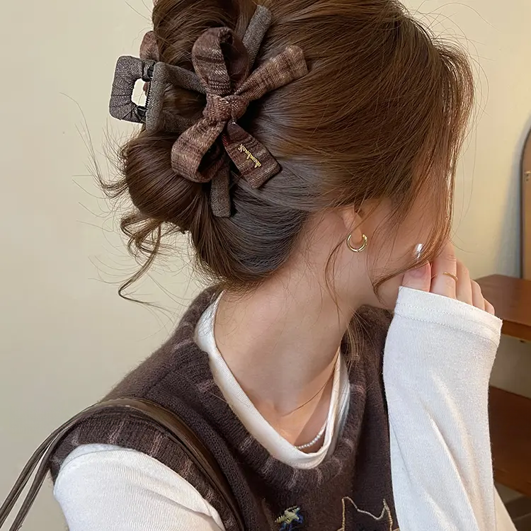 高级感格纹蝴蝶结抓夹后脑勺鲨鱼夹2025新款小抓夹2025新款超洋气