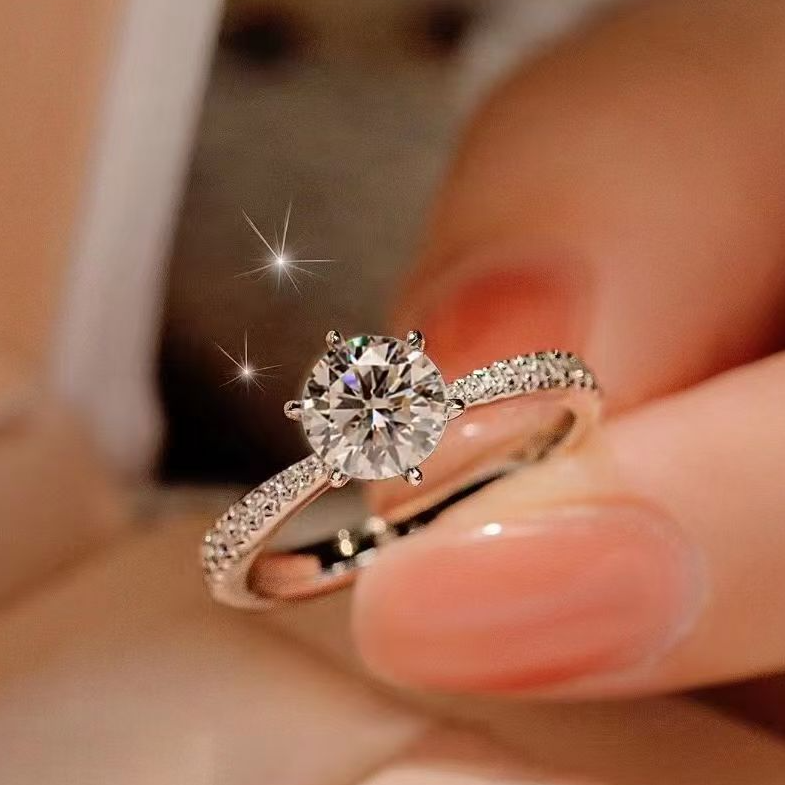 925银莫桑石戒指 「周家小蛮腰」轻奢婚戒镶嵌闺蜜钻戒简约结婚时尚