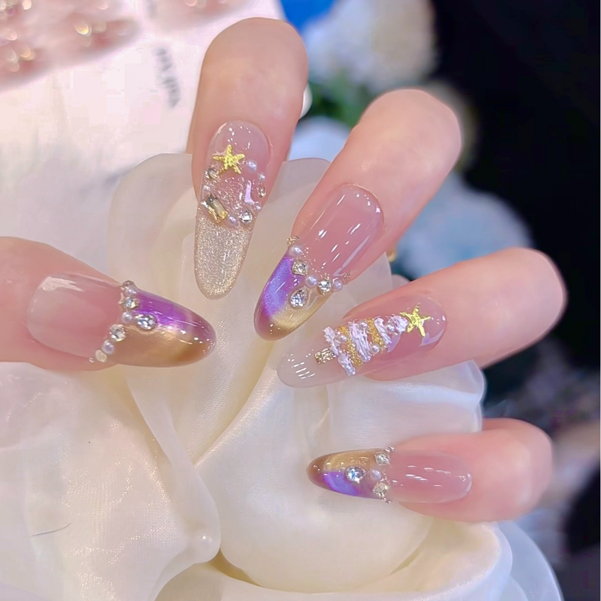 川美佳《奇妙圣诞》显白圣诞猫眼爆闪钻纯手工穿戴甲