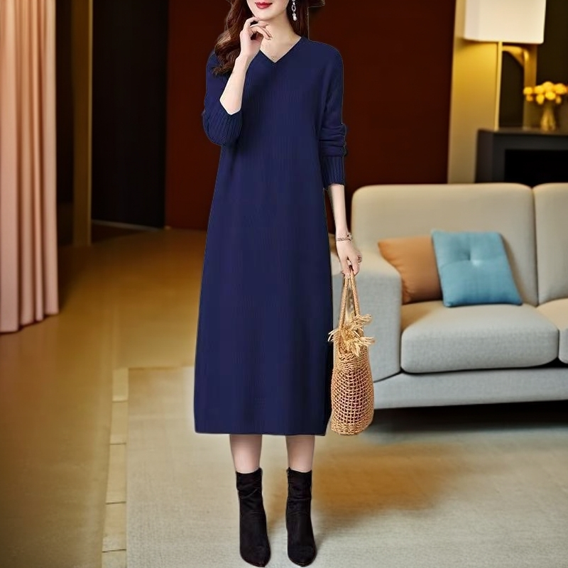 美拉德V领宽松连衣裙纯色显瘦打底裙新款厚毛衣过膝长裙大码A字裙