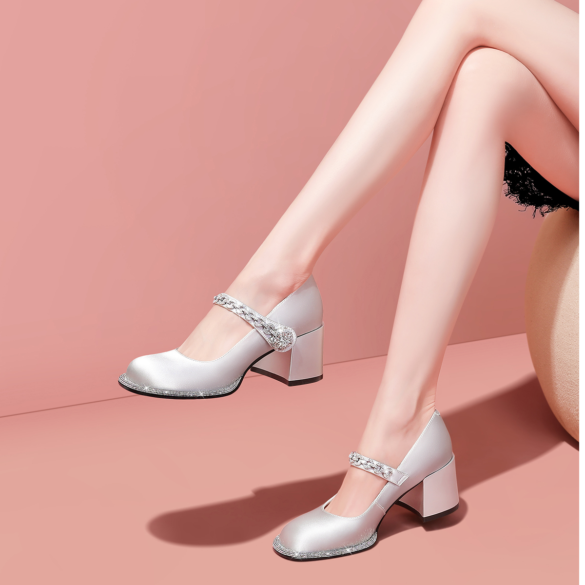 设计师款千禧风圆头玛丽珍粗跟单鞋2025春季新款气质水钻高跟鞋女