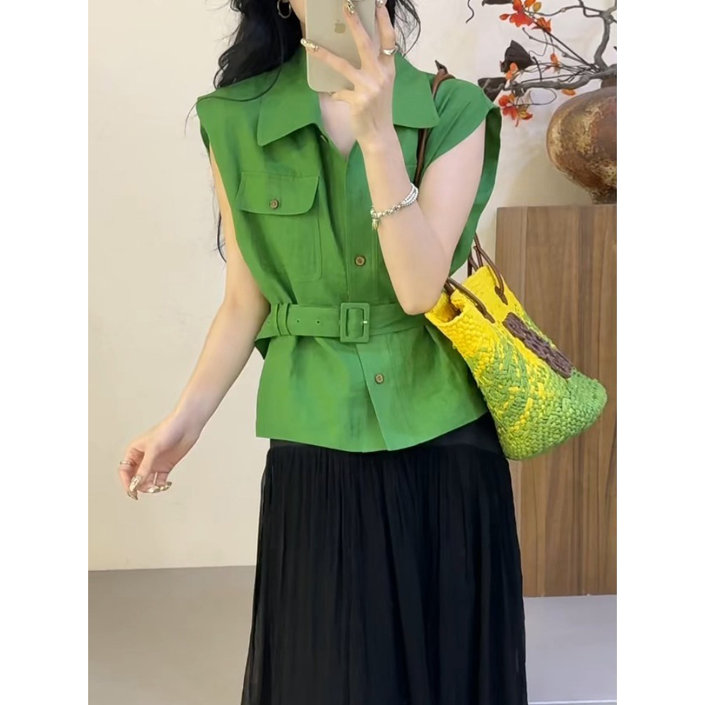 大码牛油果绿翻领收腰无袖衬衫女夏季新款多巴胺独特气质坎肩上衣