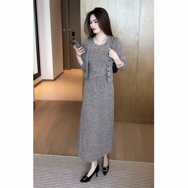 早秋装针织连衣裙2025年新款时尚洋气质女装春秋漂亮三件套装裙子