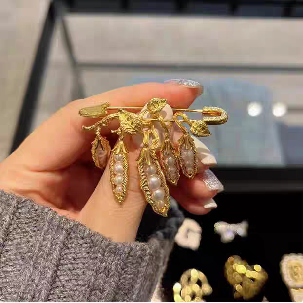 铜合金胸针 季阿玛施新颖2025新款百搭造型好事花生胸针配饰