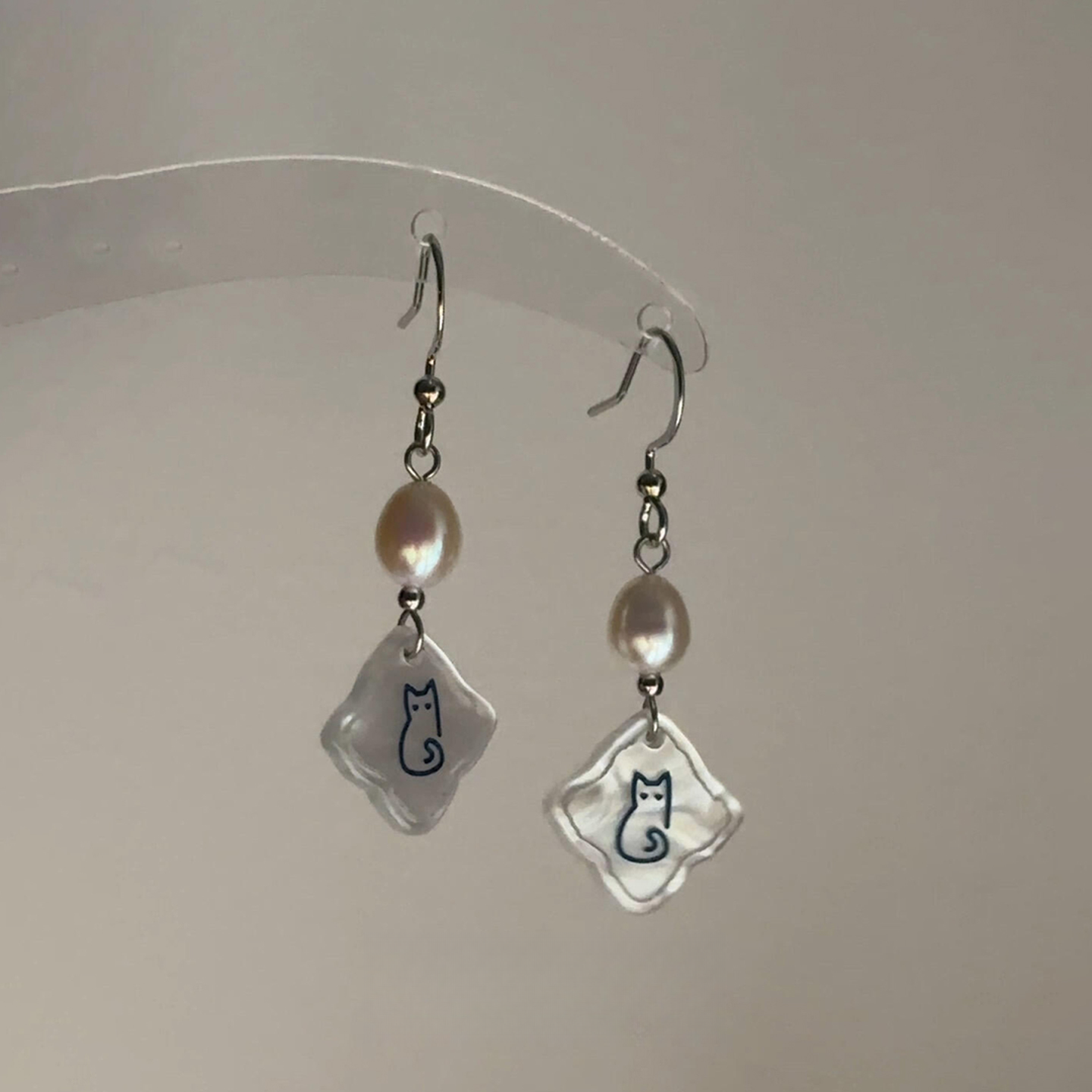 铜合金耳饰 法式仿珍珠猫咪吊坠耳环甜美设计轻奢百搭可爱耳饰