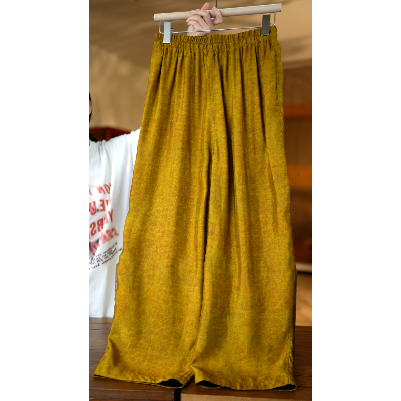 星芒<<达人专属>>1222时尚百搭缎面双面穿暗纹弯刀裤