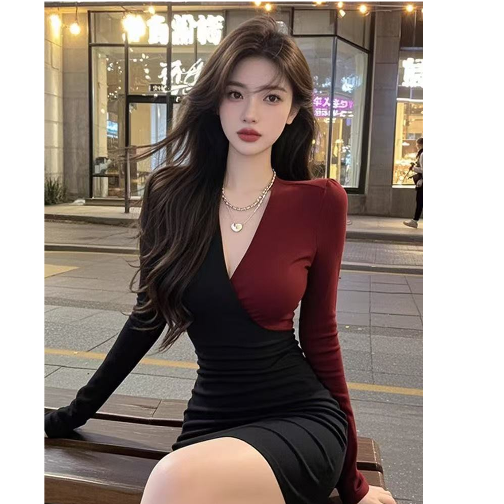 千金名媛风撞色拼接V领长袖连衣裙女秋冬新款时尚气质修身包臀裙