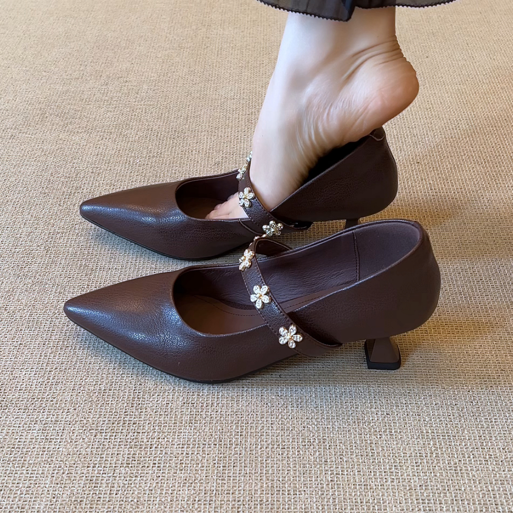 RubyL/5cm气质复古通勤百搭水钻花朵一字带尖头浅口猫跟单鞋女款