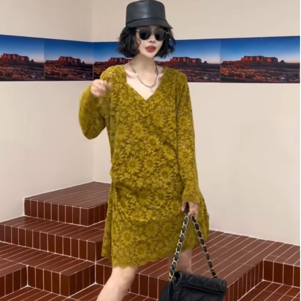 〖猫姐衣橱〗秋冬新款时尚羽毛蕾丝V领宽松上衣长度85