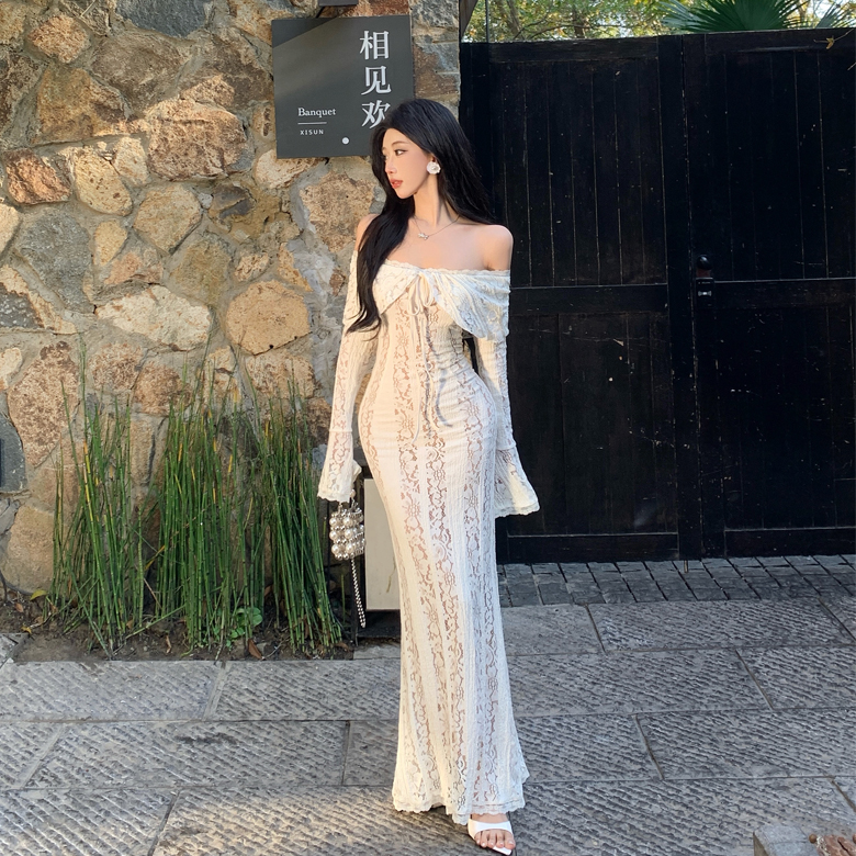 法式纯欲风蕾丝喇叭袖一字肩抹胸轻奢镂空修身高级感礼服连衣裙