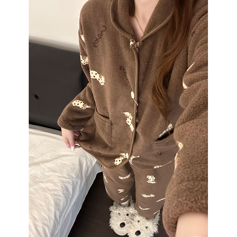 可爱卡通斑点狗法兰绒睡衣女秋冬季新款加绒保暖休闲家居服两件套