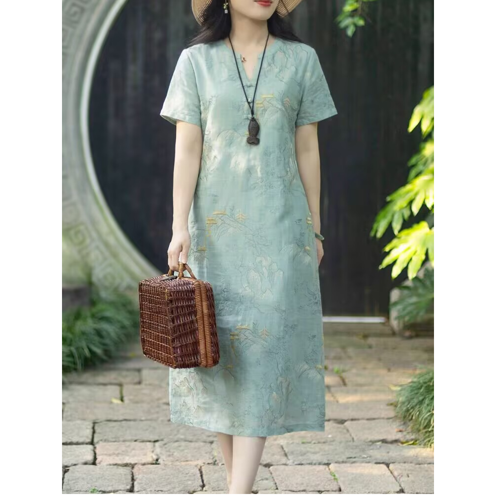 2025夏季时尚新款刺绣国风连衣裙复古洋气V领盘扣新中式短袖裙子