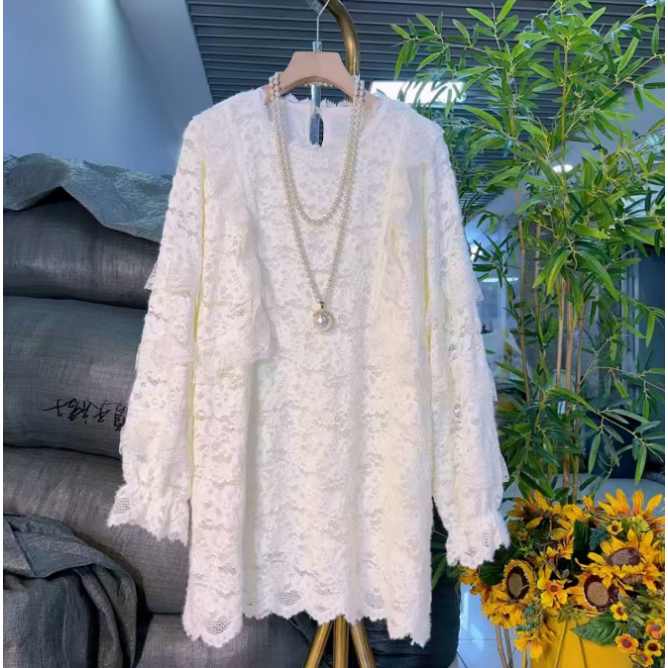 乐6318秋冬新款大码女装欧货时尚百搭显瘦拼接木耳边水绒蕾丝衫