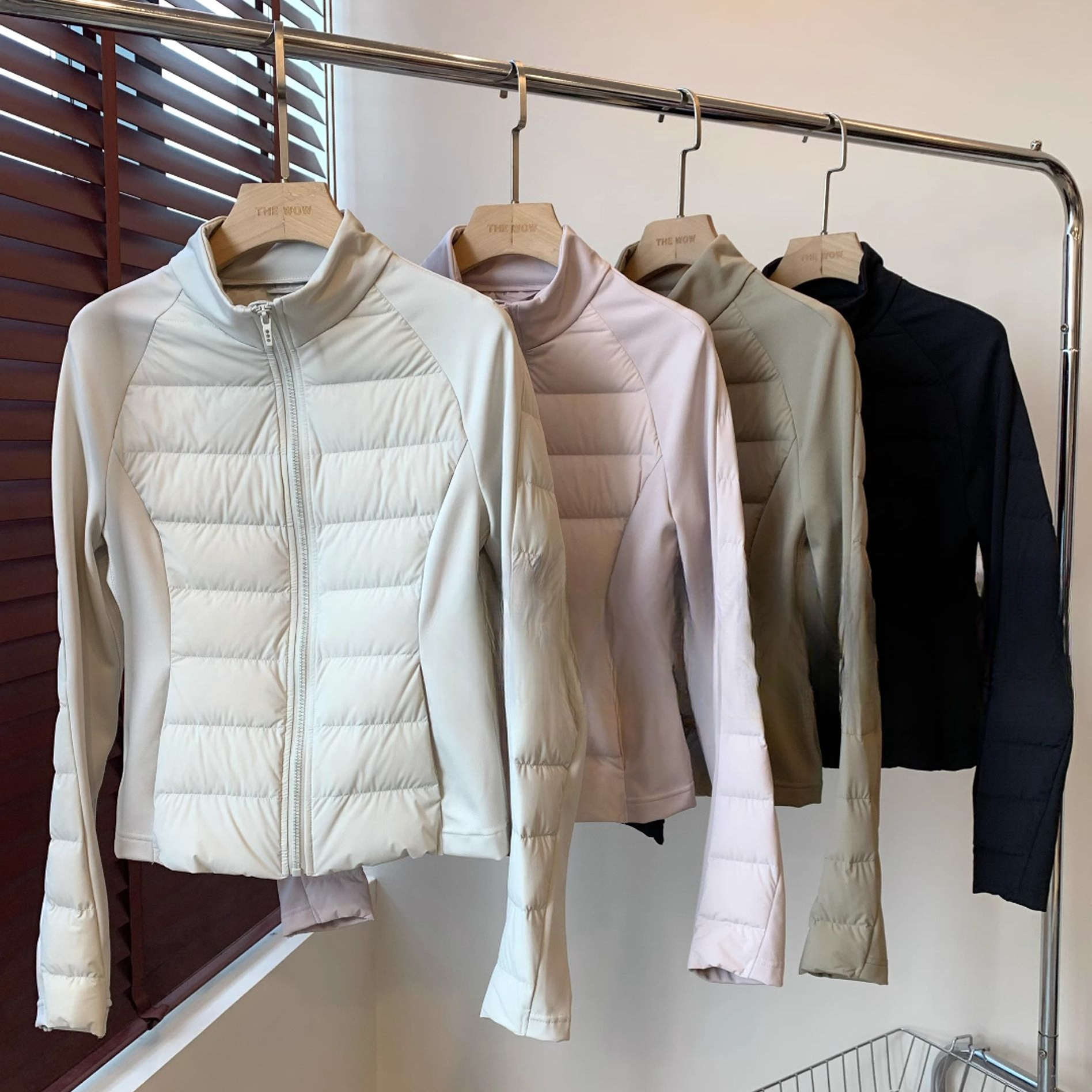 户外运动90白鸭绒羽绒服短款女2025秋季新款轻薄跑步修身瑜伽服潮