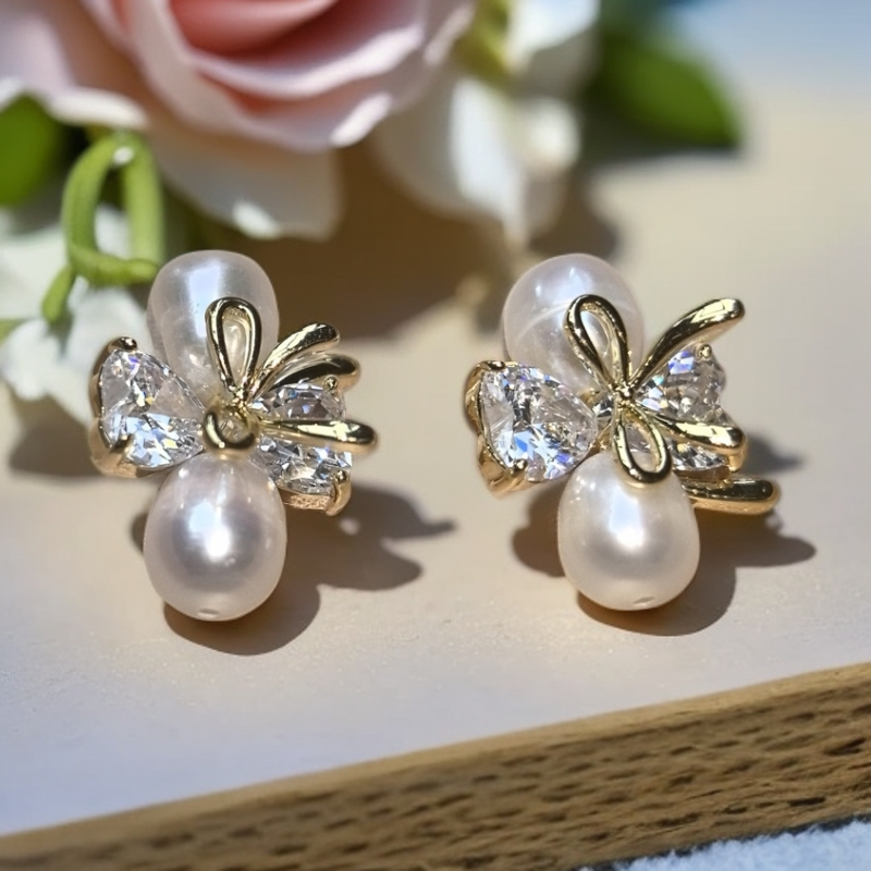 合金锆石耳饰 小众合金锆石耳饰日韩珠宝镶钻蝴蝶女珍珠耳钉轻奢