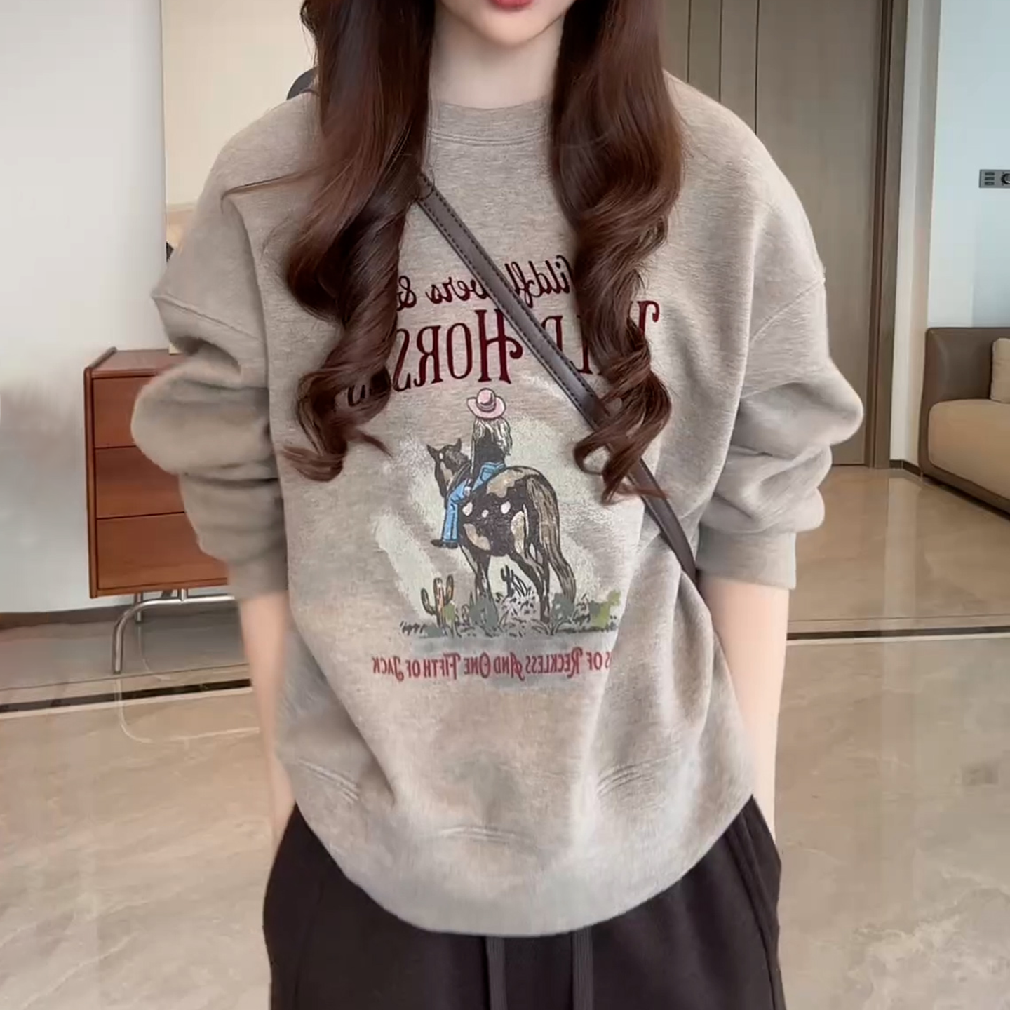美式复古字母印花圆领卫衣女2025秋季新款慵懒松弛感宽松百搭上衣