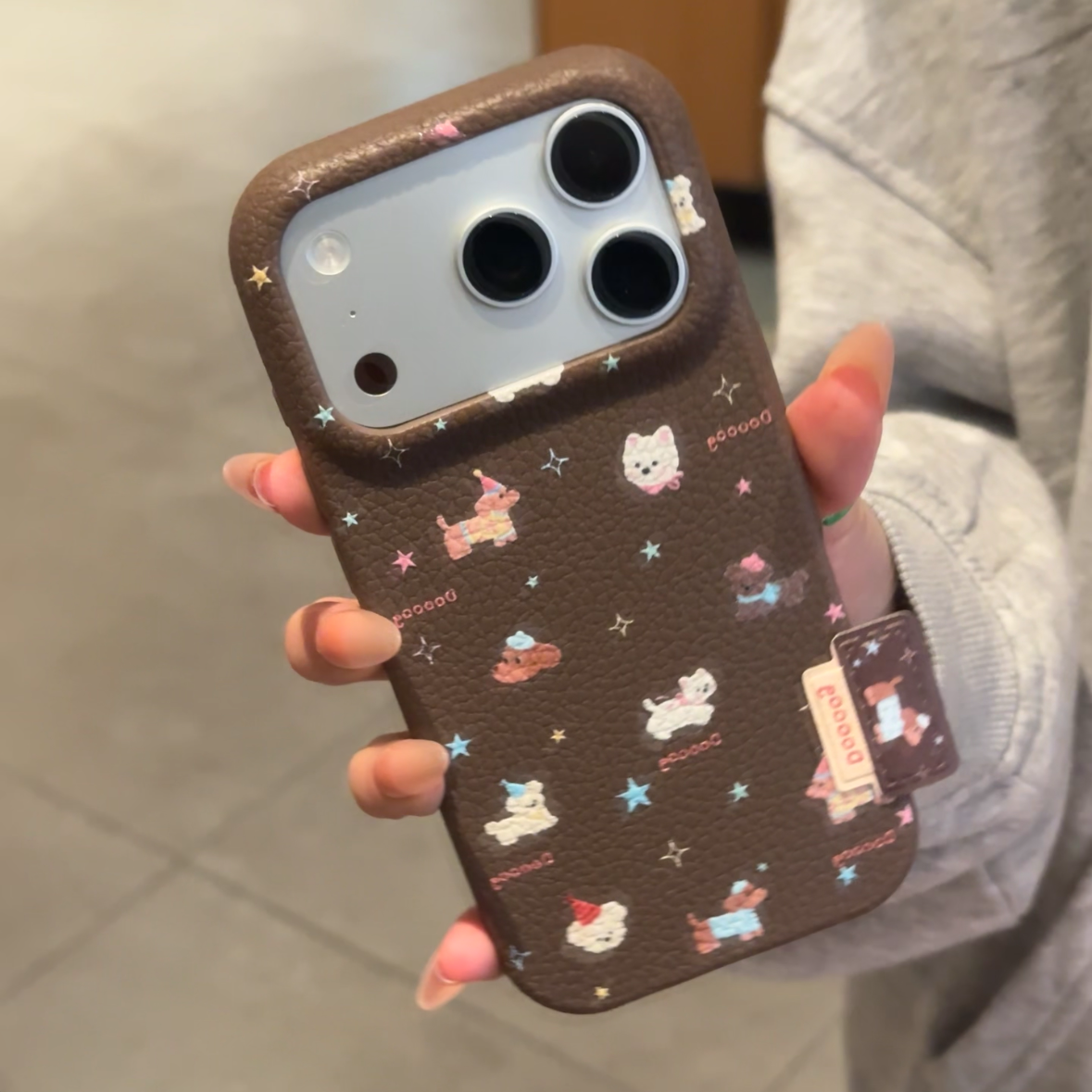 欧克里里棕色doooog标签适用苹果17/16皮纹手机壳华为vivoppo小米
