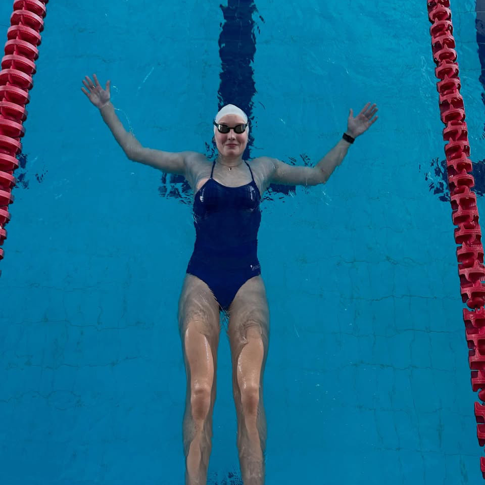 Inviscids训练露背性感泳装新款显瘦欧美游泳衣女式遮肉泳衣时尚