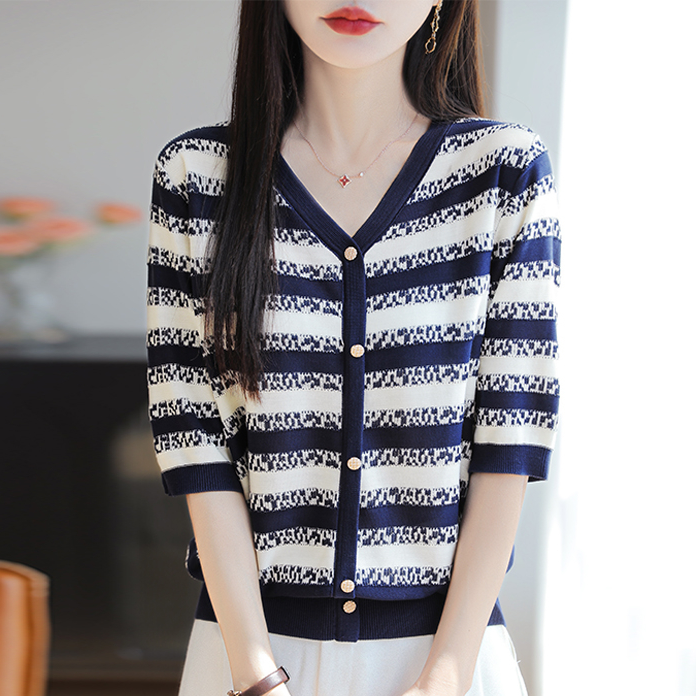 品牌夏季新款针织衫女短袖T恤时尚V领条纹百搭休闲上衣