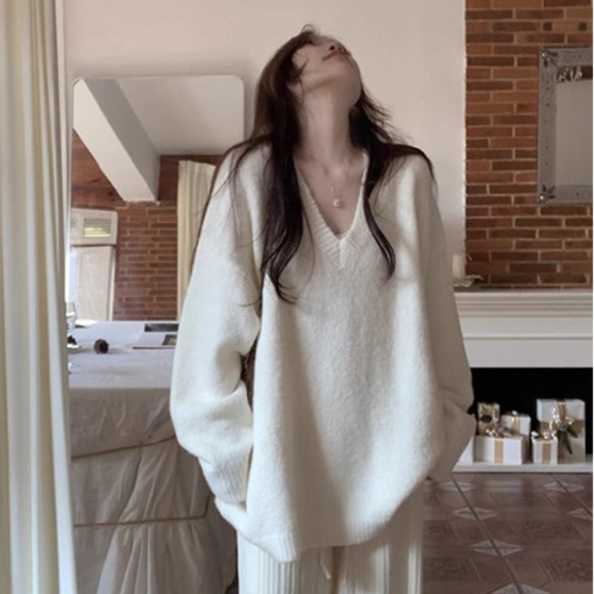 奶白色温柔风v领套头毛衣女秋冬慵懒风宽松软糯针织衫高级感上衣