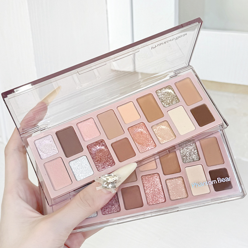 幻影小熊16色眼影盘日常淡妆彩色玩妆偷心灰粉蓝色黑烟熏一盘多用