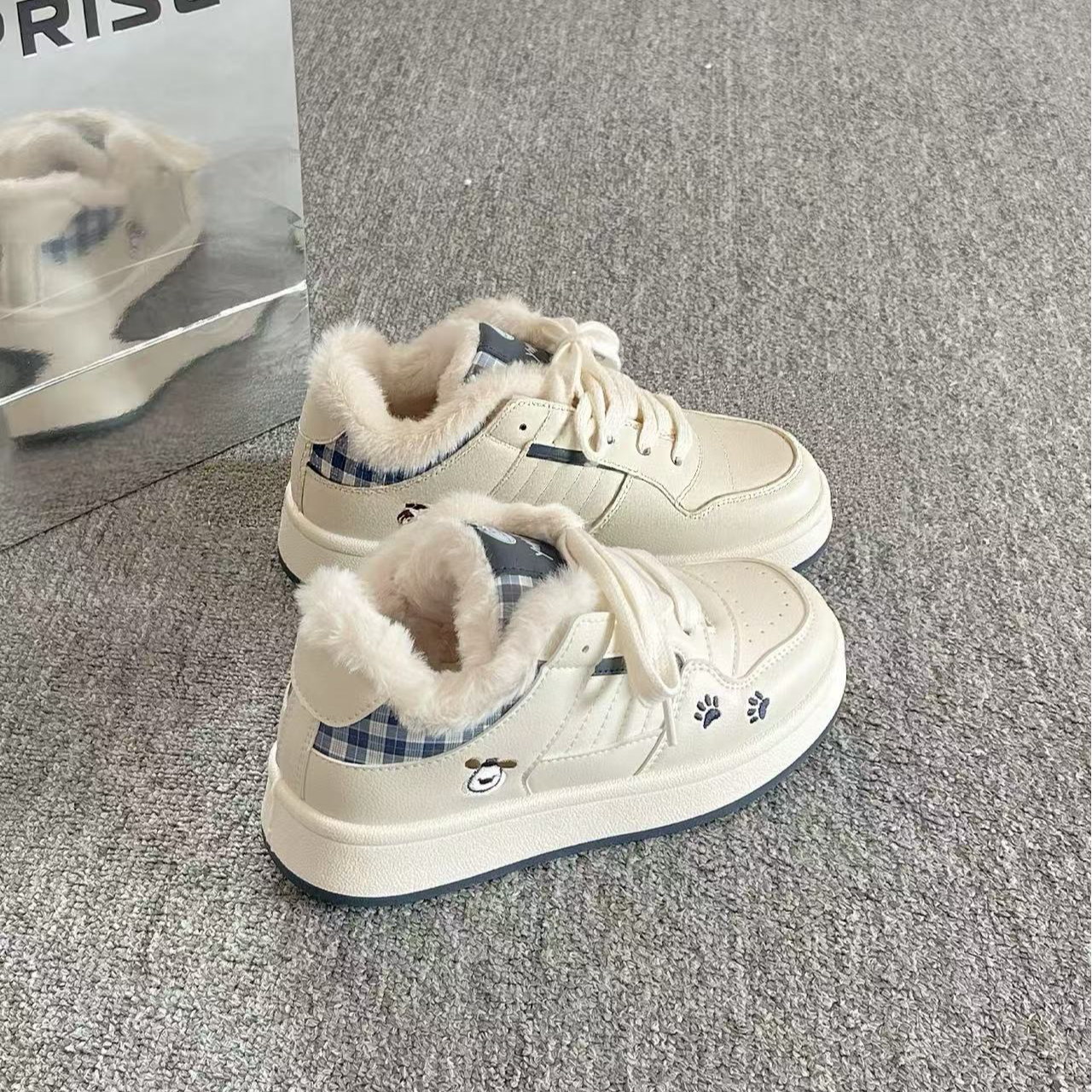 冬季加绒板鞋女款2025新款爆款厚底休闲百搭小白鞋面包鞋二棉鞋子