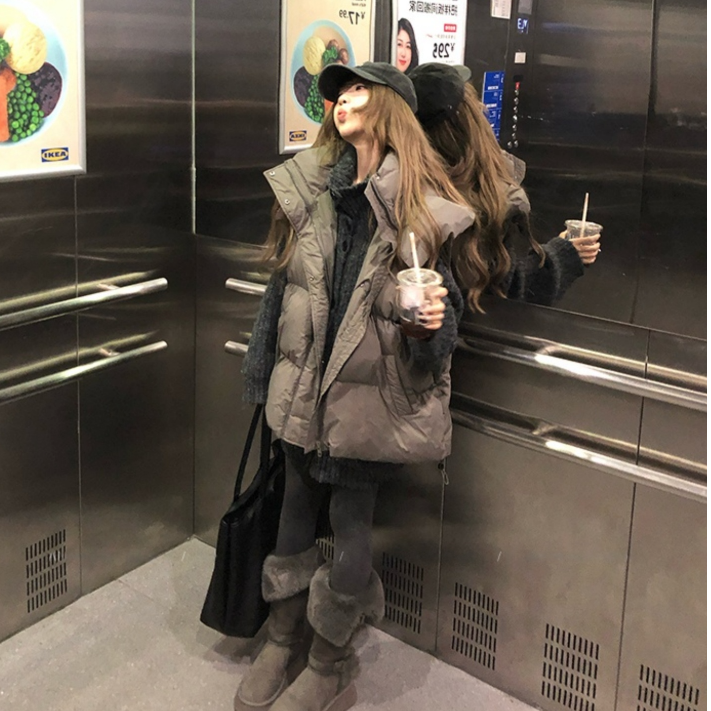 2025新款连帽羽绒马甲女秋冬宽松马夹背心外穿洋气坎肩外套超好看