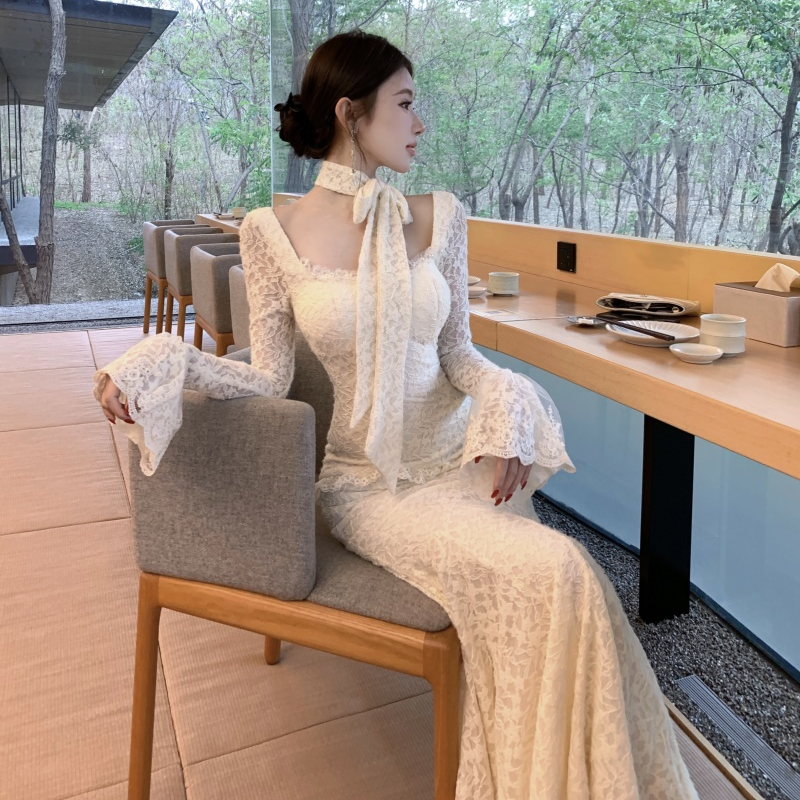 秋冬新款法式复古纯欲辣妹性感收腰显瘦蕾丝喇叭袖鱼尾包臀连衣裙