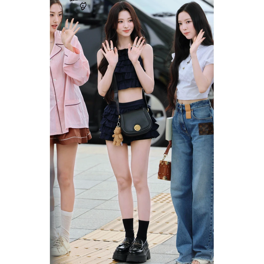 2025美式辣妹高级感INS气质简约显瘦短款上衣配高腰半身裙两件套