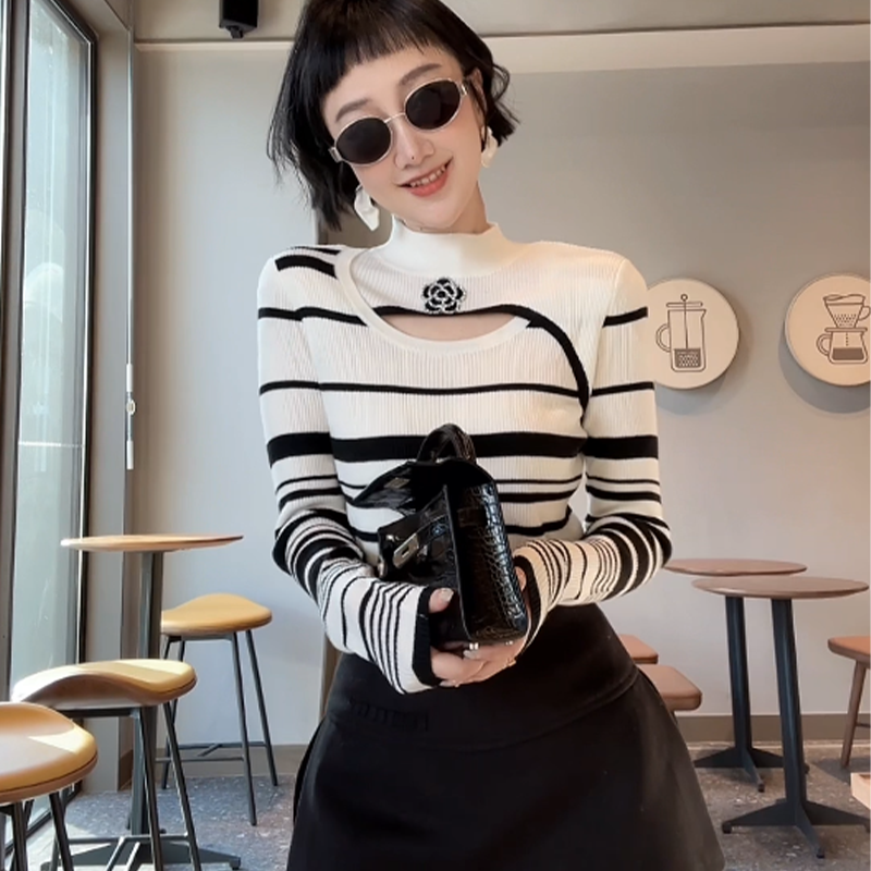 XIAOBAI冬季黑白条纹修身圆领设计感毛针织衫