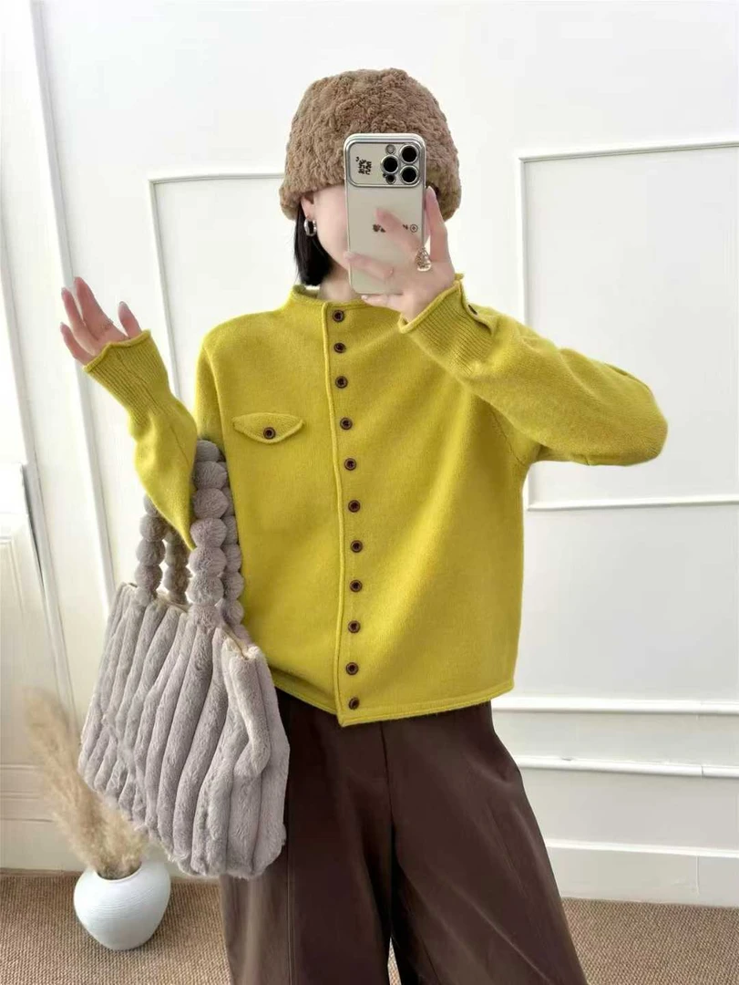 2025秋冬新款韩系简约口袋单排扣半高领百搭针织开衫女时尚气质