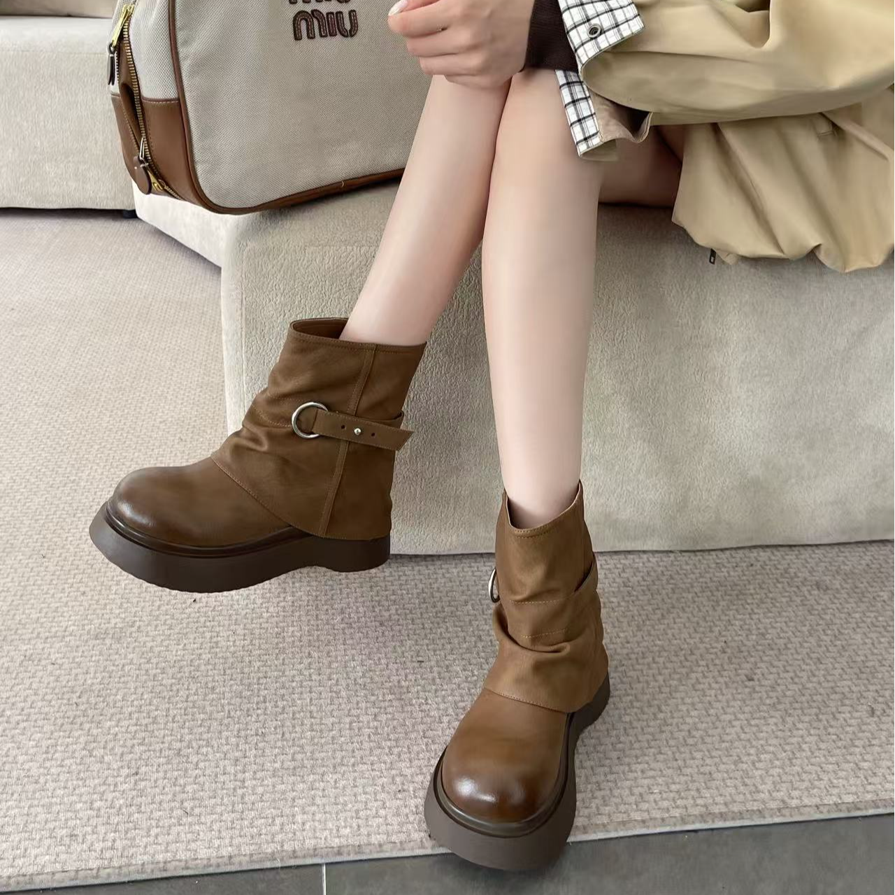 露露同款复古厚底裤管靴女2025春秋新款皮带扣中筒堆堆靴时装靴女