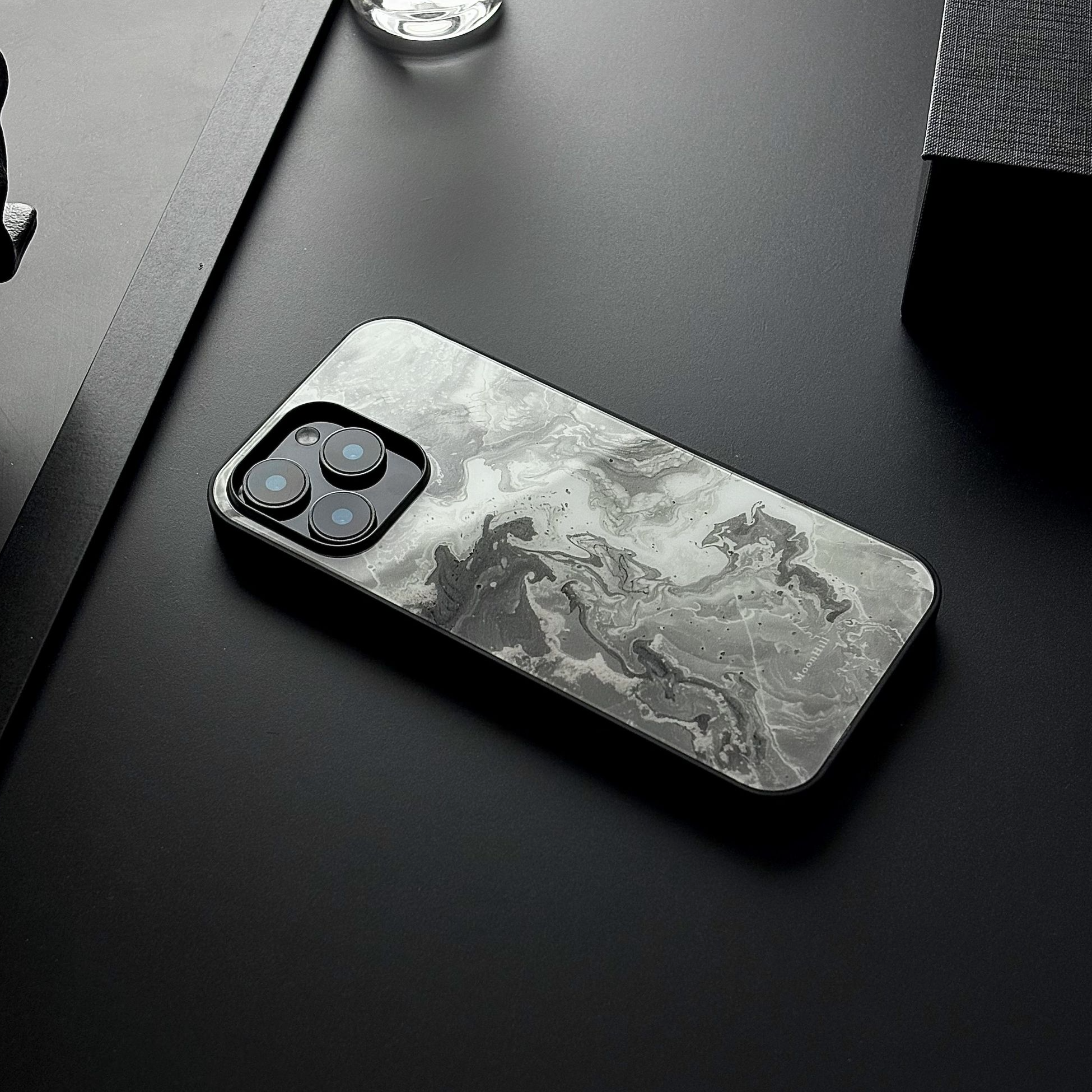 《瓷白暮云》新中式适用于16promax苹果手机壳15promax高级感手机壳