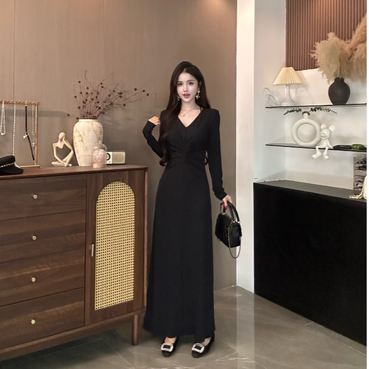 胸前褶皱长袖V领长裙新款显瘦收腰直筒长裙女