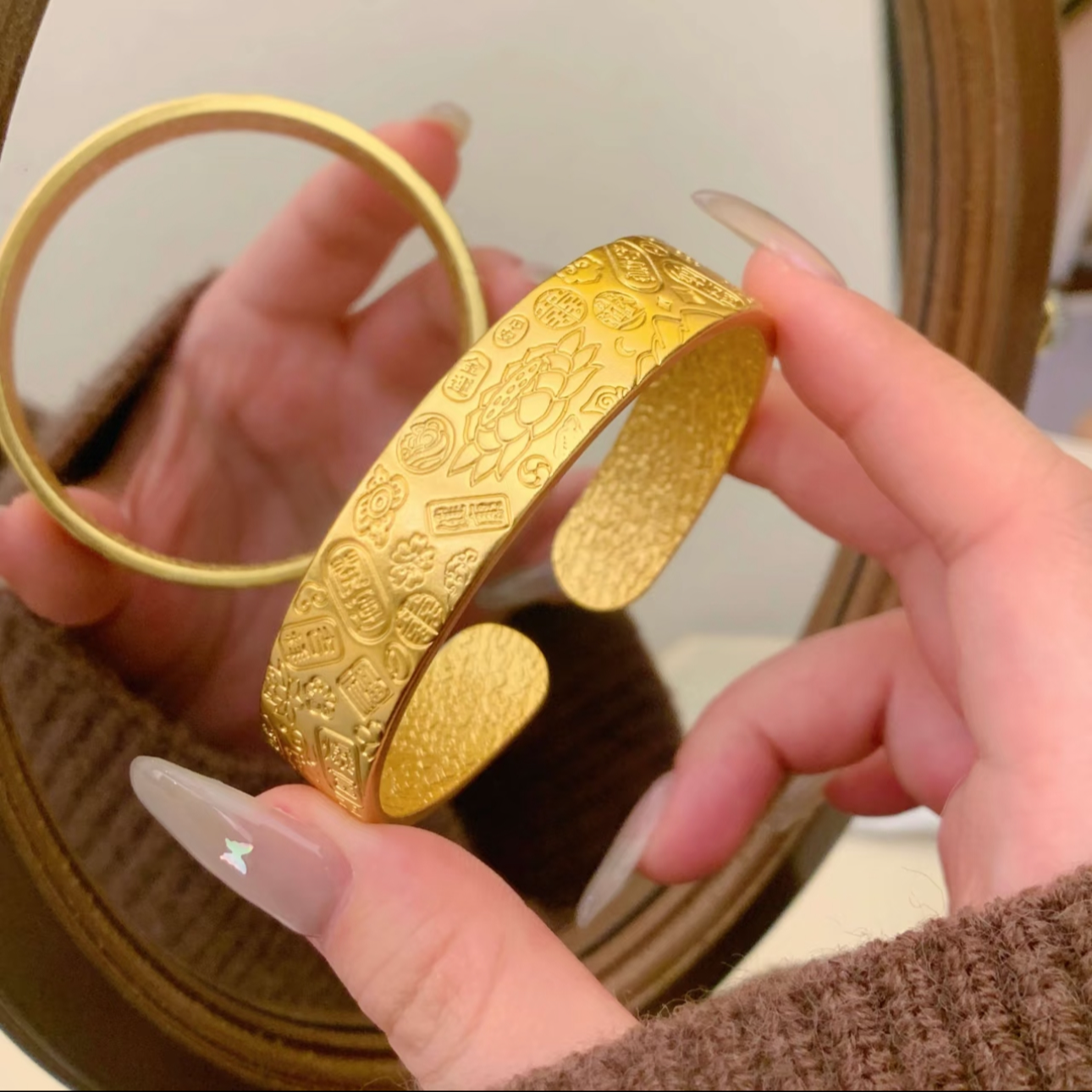 铜合金手镯 新中式多宝吉言手镯女款精美百搭不掉色实心金色桌子