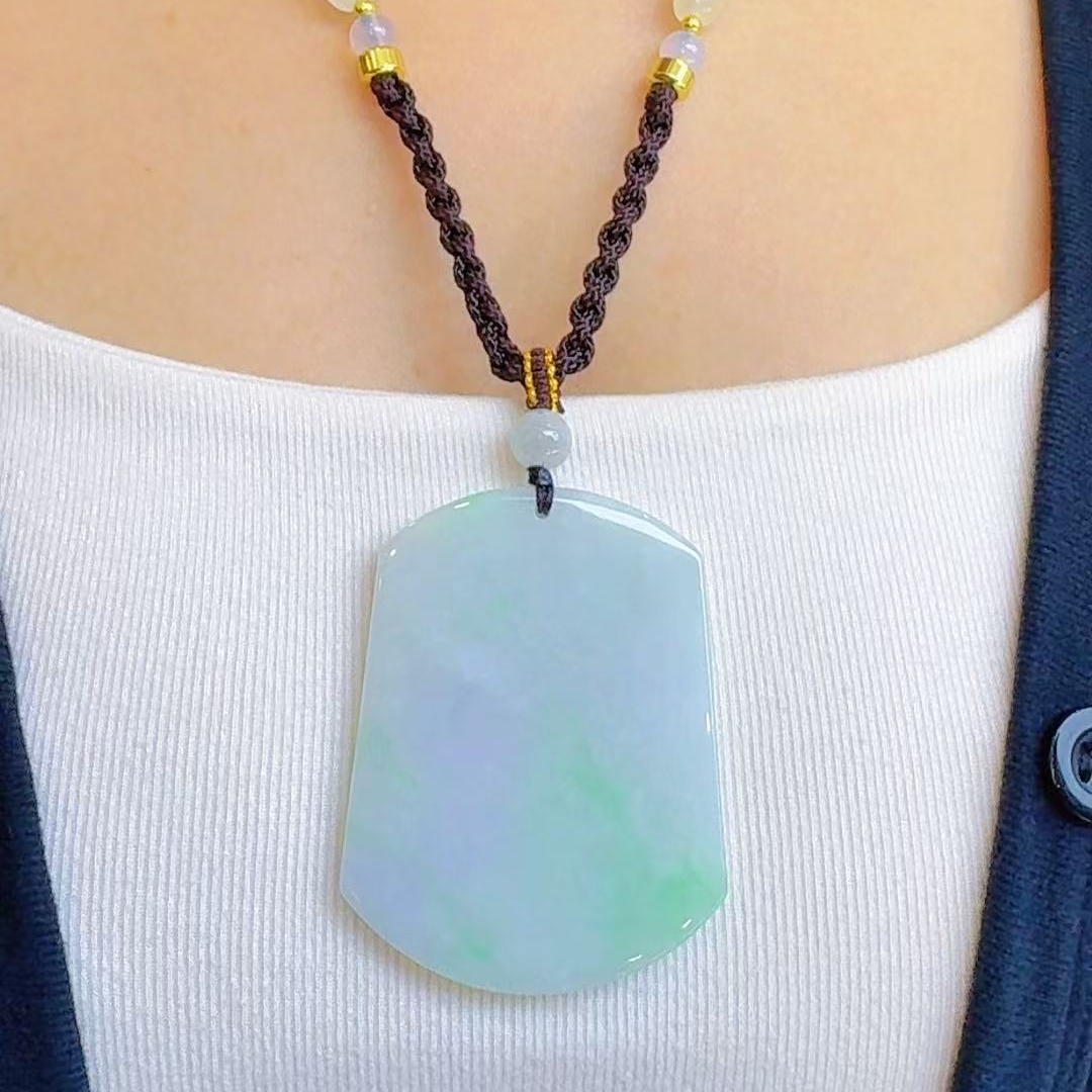 天然翡翠A货高级气质春带彩无事牌高53+宽41+厚5+（多样性发其一）