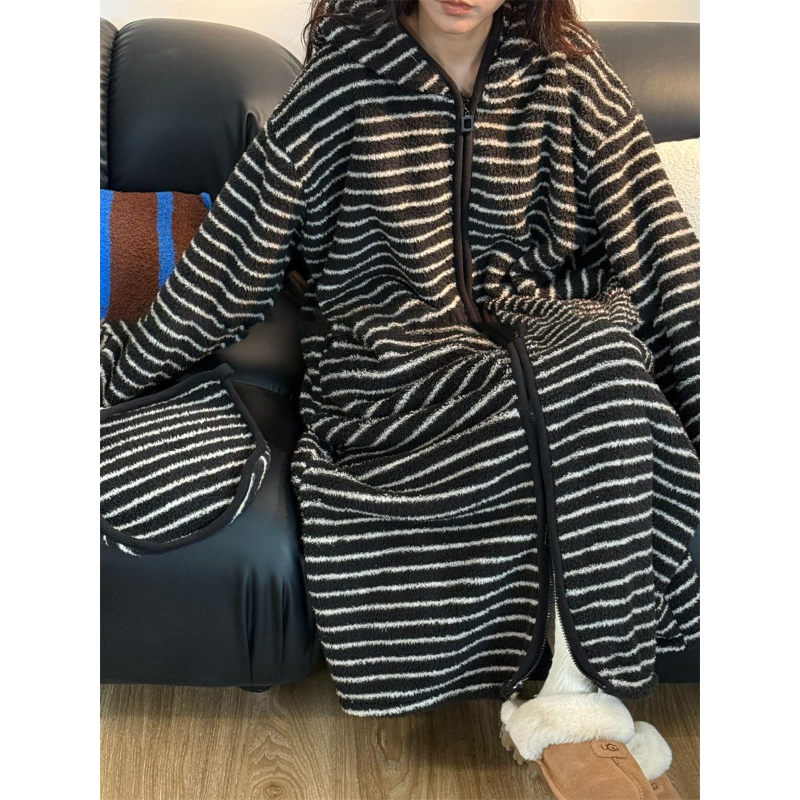 慵懒风黑白条纹连帽珊瑚绒睡衣女冬季加厚睡袍睡裙家居服可外穿