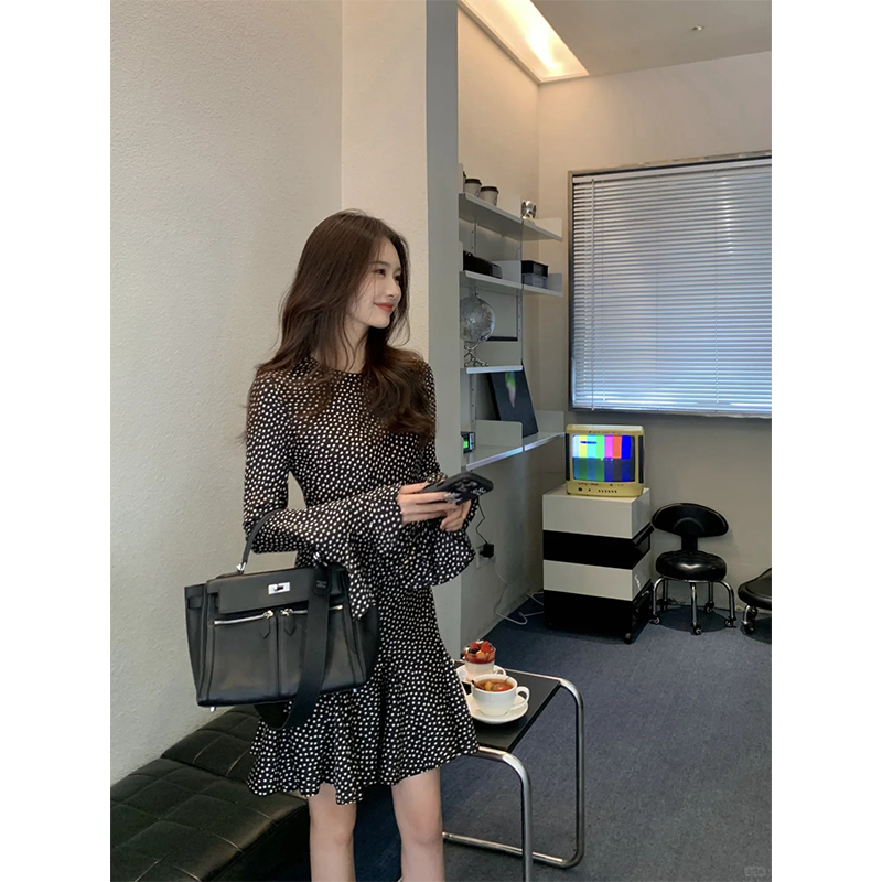 2025秋季新款气质显瘦波点黑色长袖连衣裙女时尚洋气百褶裙